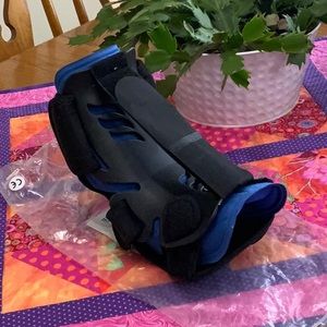 ‼️. NEW IN PKG DORSAL HYBIRD SIZE L/XL